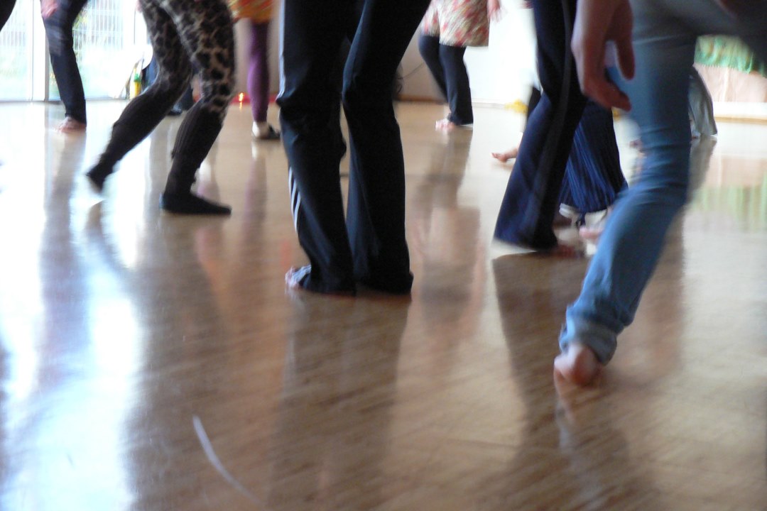 Eine Bewegungsmethode nach Gabrielle Roth. Wir sind ein "Tanztribe" von über 50 Personen und freuen uns auf Dich.